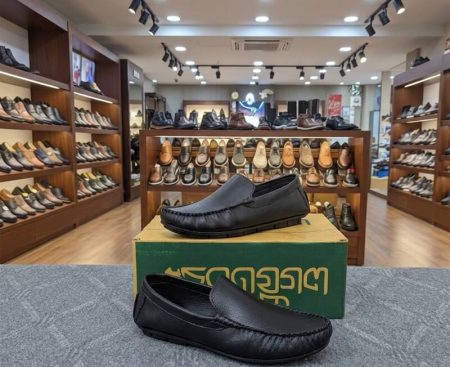 Budget friendly 100% Leather Loafer