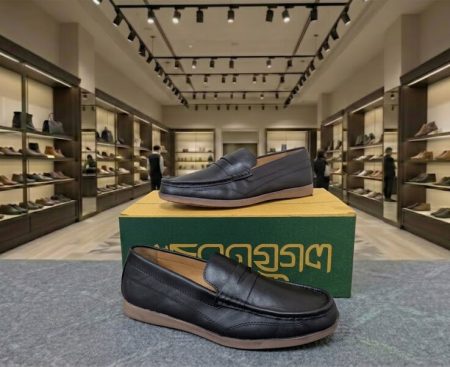 100% Leather Fashionable Loafer