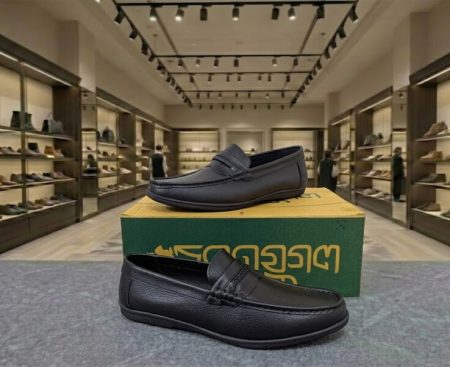 100% Leather Fashionable Loafer