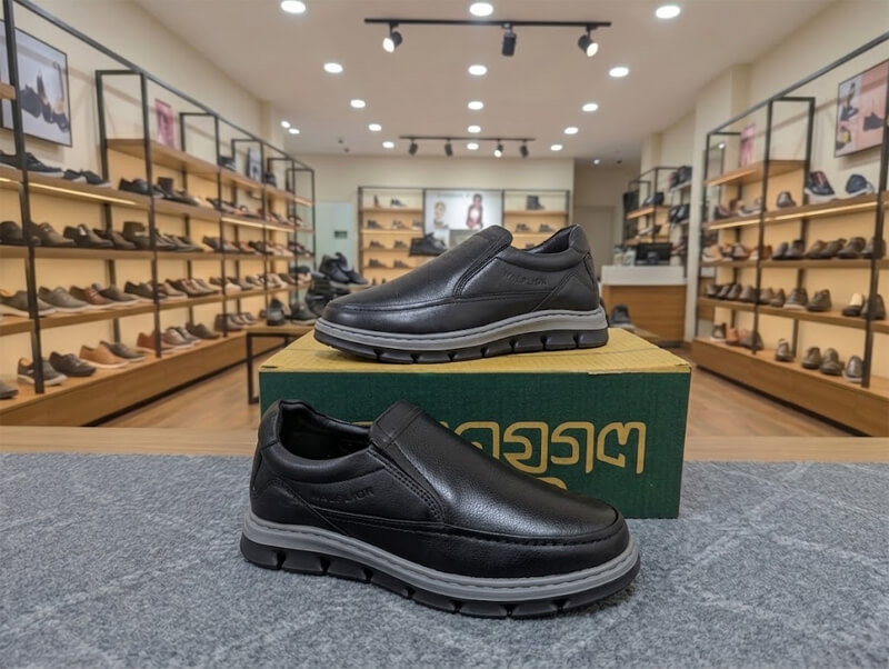 100% Leather Casual Loafer