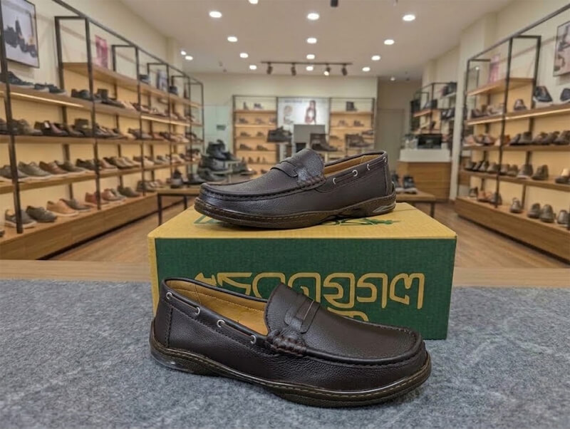 100% Leather stylish Loafer