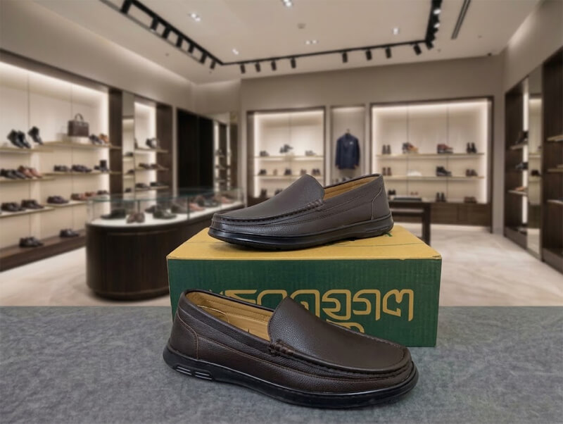 Smart 100% leather Loafers