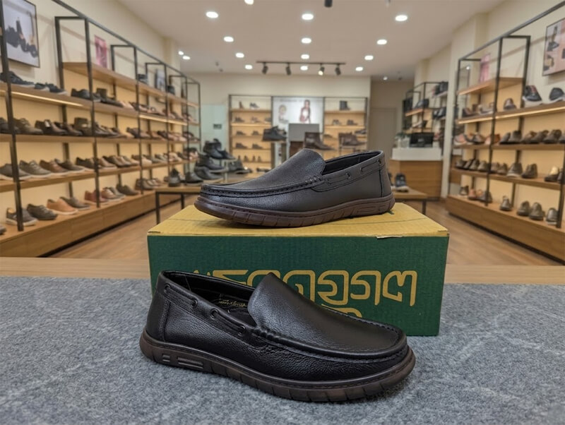 100% Leather stylish Loafer