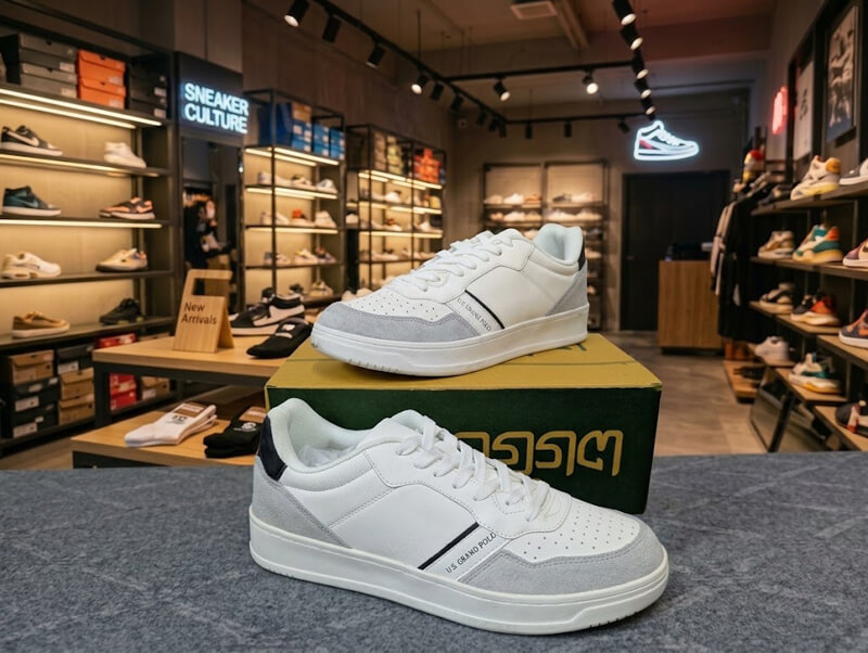 High Quality Sneakers